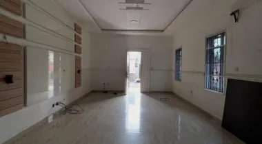 SELF SERVICED 3 BEDROOM UPPER FLOOR