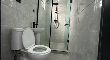 5 Bedroom Fully Detached Duplex