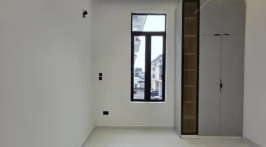 Exquisitely Detailed 5 Bedroom Fully Detached with Private Swimming Pool