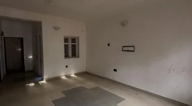 2 bedroom flat ground floor