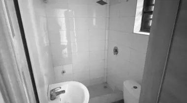 *A ROOM GROUND FLOOR IN A SHARED DUPLEX ALL ENSUIT BUT BUT SHARE KITCHEN*