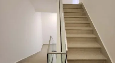 5BEDROOMs 2 Bqs  2 living Area  Anti room 