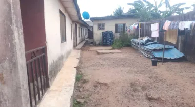 1 unit of 3 bedroom apt 10 unit of self con 4 units of 1 bedroom Apt