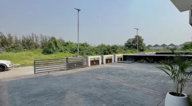 5 Bedroom Fully Detached Duplex