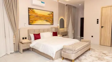 LUXURIOUS 3 BEDROOM DUPLEX