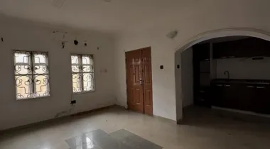 2 bedroom flat ground floor
