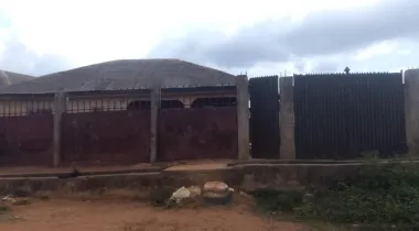 1 unit of 3 bedroom apt 10 unit of self con 4 units of 1 bedroom Apt