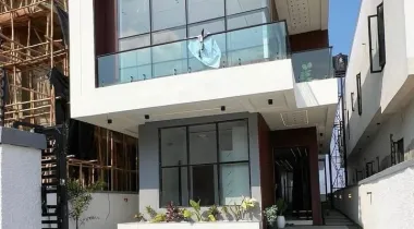 AJAH LAGOS | 5 BED | N330M ASKING  CONTEMPORARY DESIGNED 5 BEDROOM FULLY DETACHED HOME WITH SWIMMING POOL, GYM ROOM, BQ FOR SALE