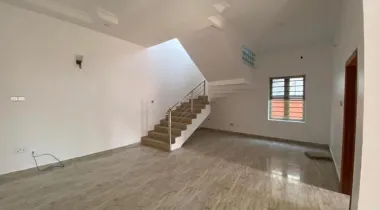 3 bedroom Semi-detached Duplex