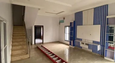 3 bed duplex with Bq for rent in Beachwood estate ,bojige