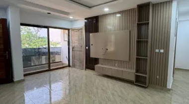 Semi direct.  Brand new 3 bedroom flat, Ologolo lekki. Rent 10m