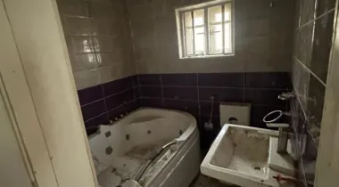 4 bedroom Full detached house with bq