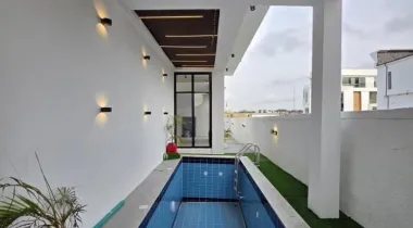 Exquisitely Detailed 5 Bedroom Fully Detached with Private Swimming Pool