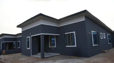 Queens Homes Mowe/Ofada offers you a one-of-a-kind land space in which exquisite apartments carry the gorgeous signature of readiness, designed exclusively to suit your taste.