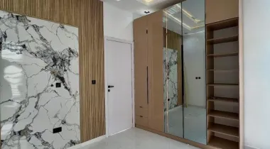 5 BEDROOM FULLY DETACHED DUPLEX