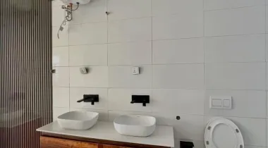 5 Bedroom Fully Detached For sale