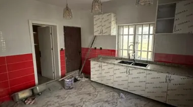 4 bedroom Full detached house with bq