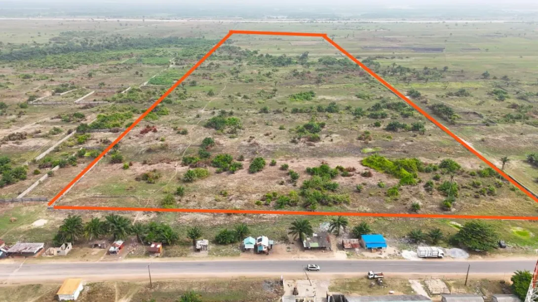 Prime beachfront land facing the road in Ibeju-lekki