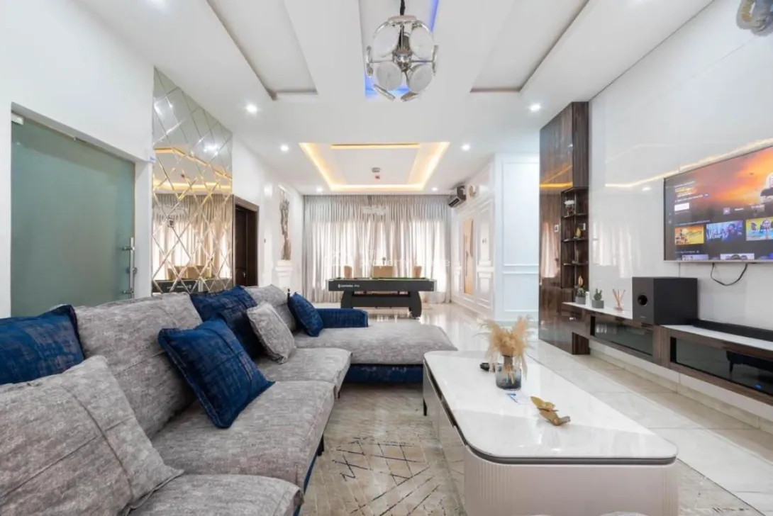 Short-let Apartment 