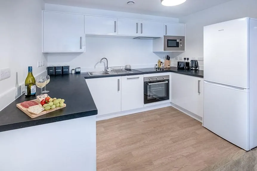 Why Kitchen Facilities Matter in a Short-let Apartment